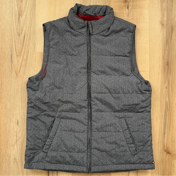 Gray Herringbone Zip Up Puffer Vest With Red Inner Lining 2 Exterior Pockets - Picture 1 of 12